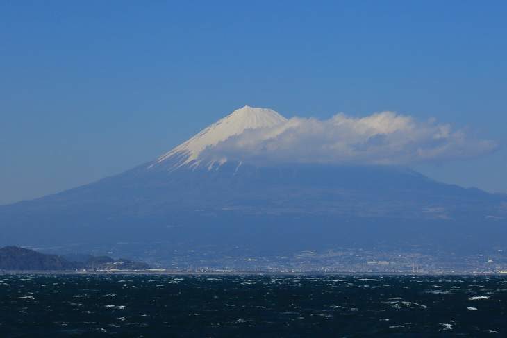 駿河湾から見た富士山