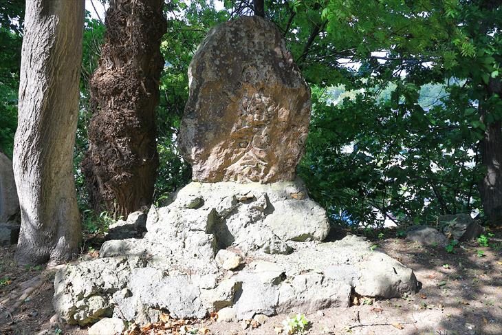 赤岩稲荷神社 御成婚記念の碑