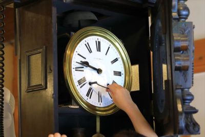 旧岩永時計店 店内の柱時計