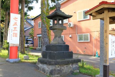 潮見ケ岡神社 石灯籠