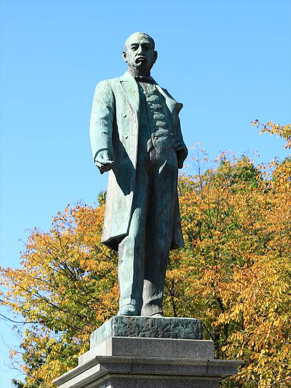 黒田清隆の像