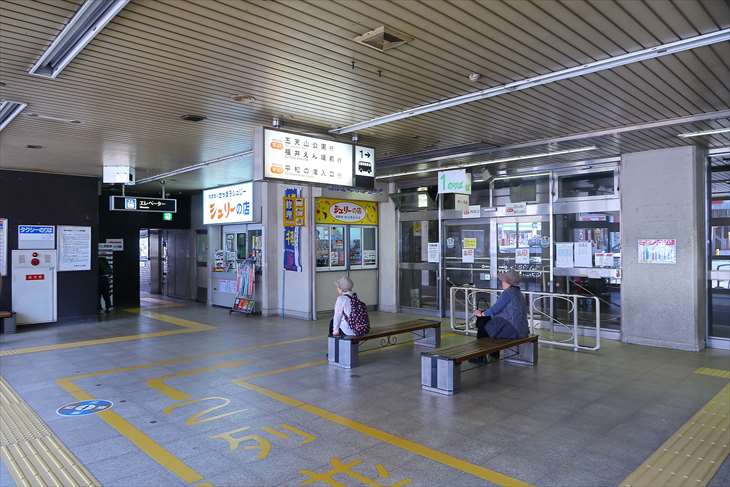 地下鉄琴似駅のバスターミナル