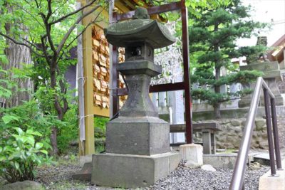 手稲神社の石灯籠