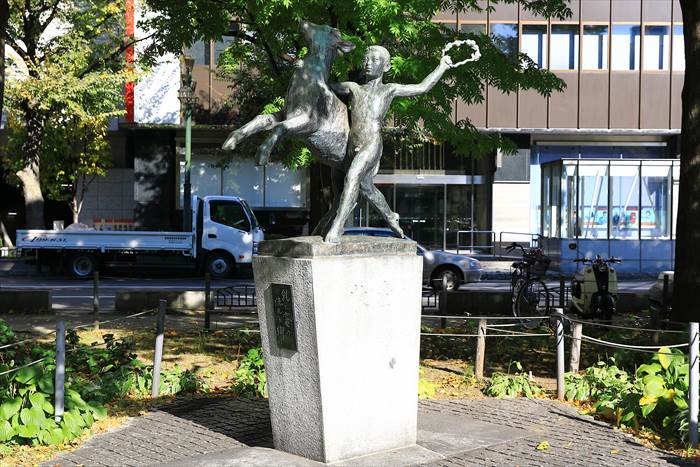 札幌の大通公園3丁目にある「牧童」という銅像