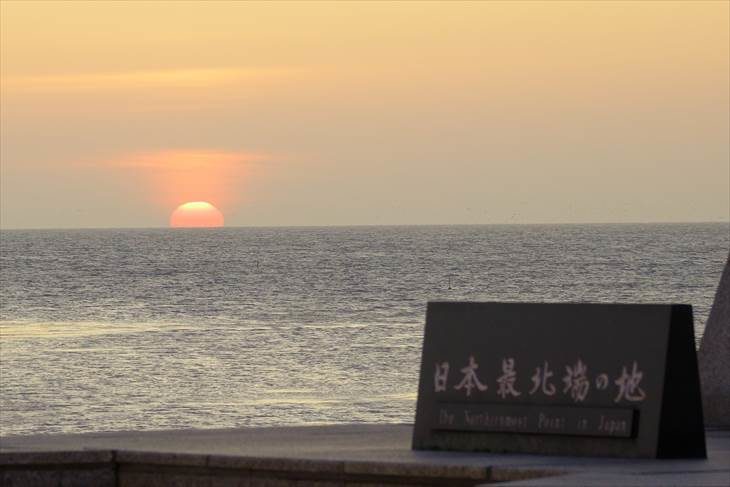 日本最北端の地の碑の夕日